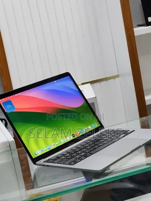 New Laptop Apple MacBook Pro M1 16GB Intel Core i9 SSD 256GB