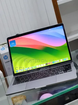 New Laptop Apple MacBook Pro M1 16GB Intel Core i9 SSD 256GB