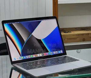 New Laptop Apple MacBook Pro 2019 16GB Intel Core i7 SSD 256GB