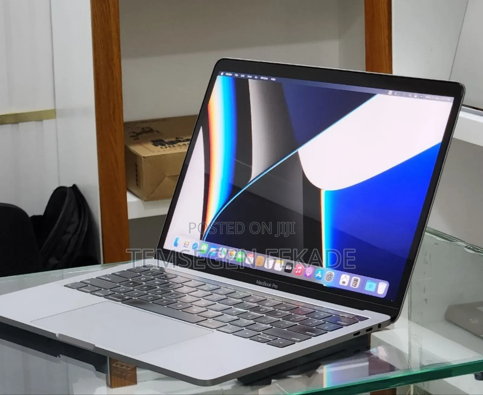 New Laptop Apple MacBook Pro 2019 16GB Intel Core i7 SSD 256GB