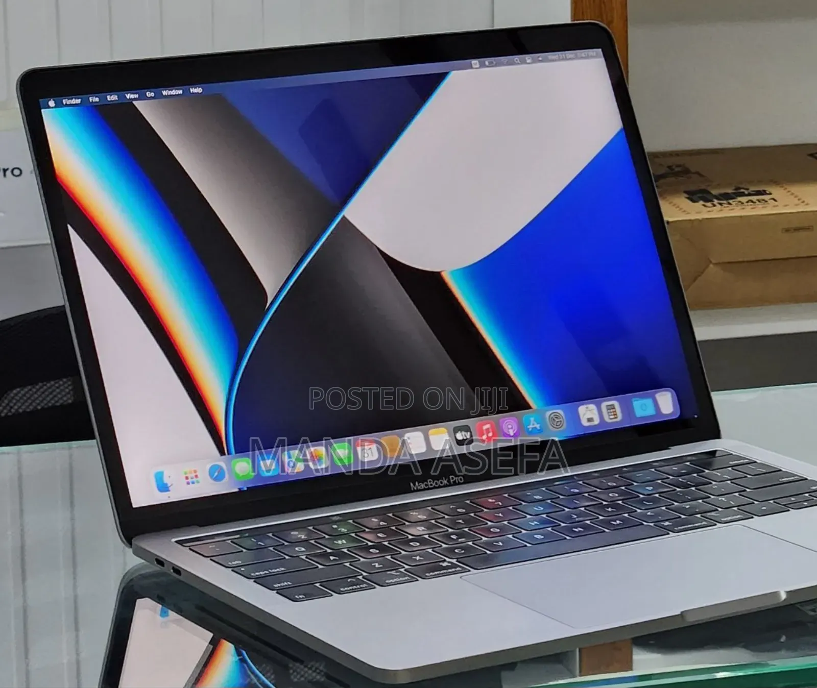 New Laptop Apple MacBook Pro 2019 16GB Intel Core i7 SSD 256GB