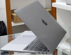 New Laptop Apple MacBook Pro 2019 16GB Intel Core i7 SSD 256GB