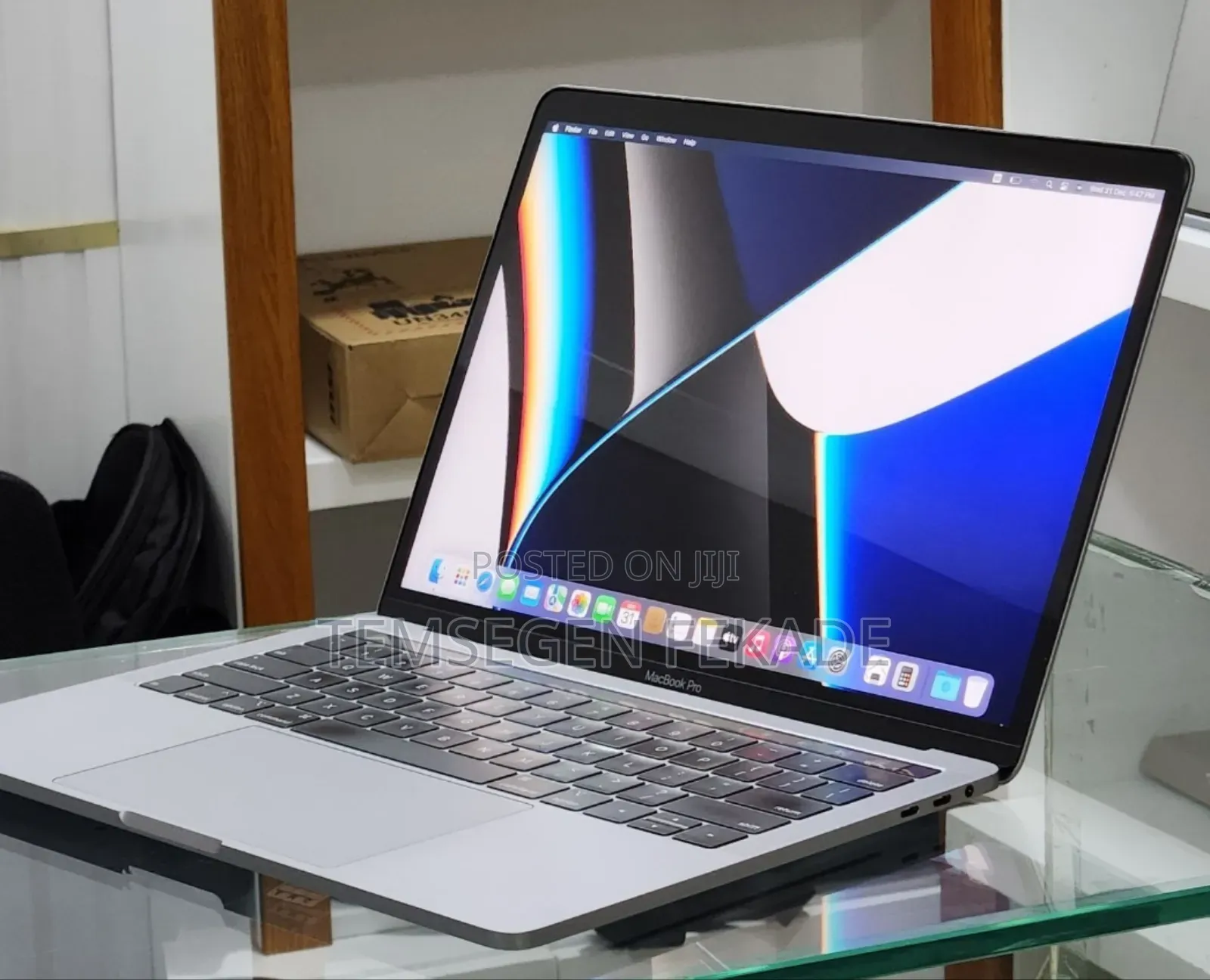 New Laptop Apple MacBook Pro 2019 16GB Intel Core i7 SSD 256GB