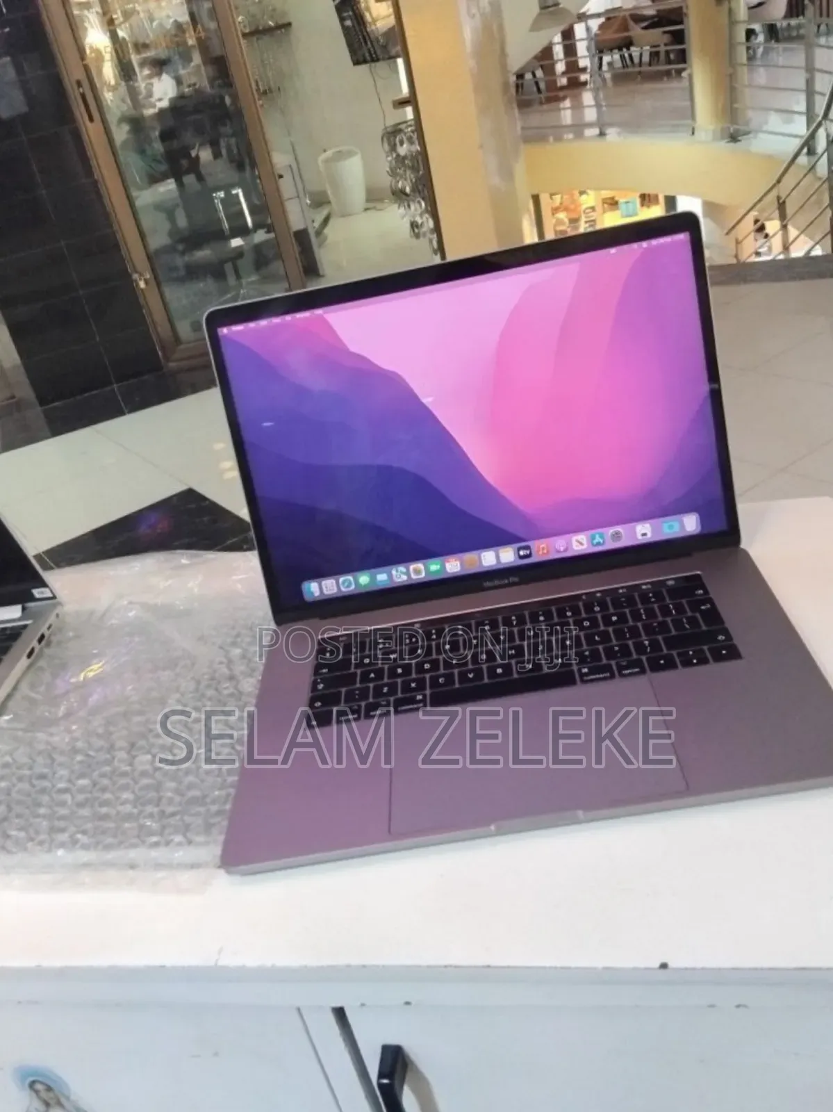 New Laptop Apple MacBook Pro 2017 16GB Intel Core i7 SSD 512GB