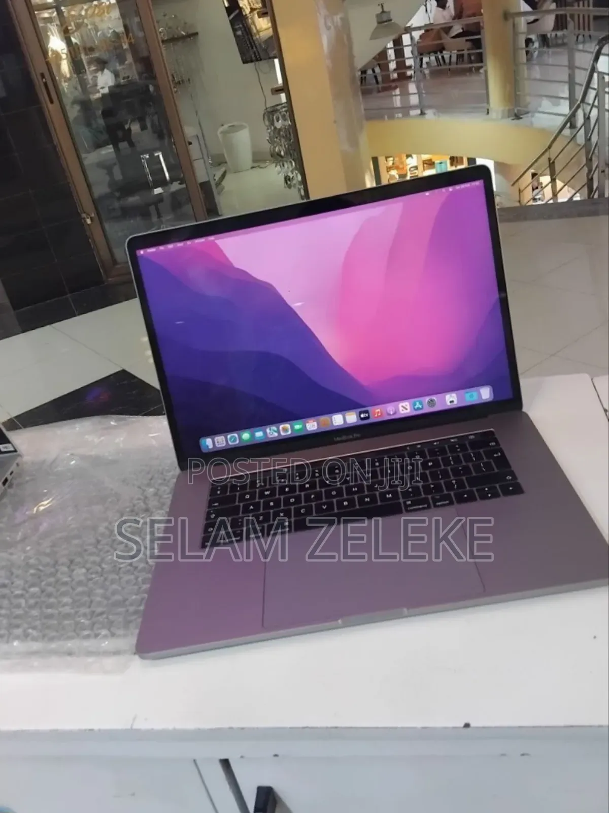 New Laptop Apple MacBook Pro 2017 16GB Intel Core i7 SSD 512GB