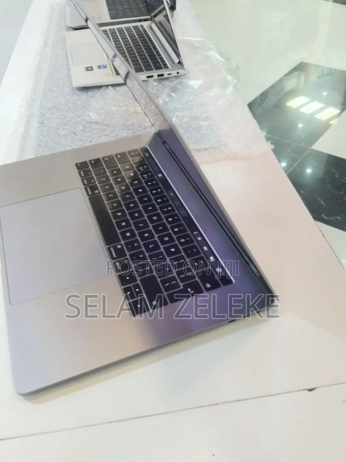 New Laptop Apple MacBook Pro 2017 16GB Intel Core i7 SSD 512GB