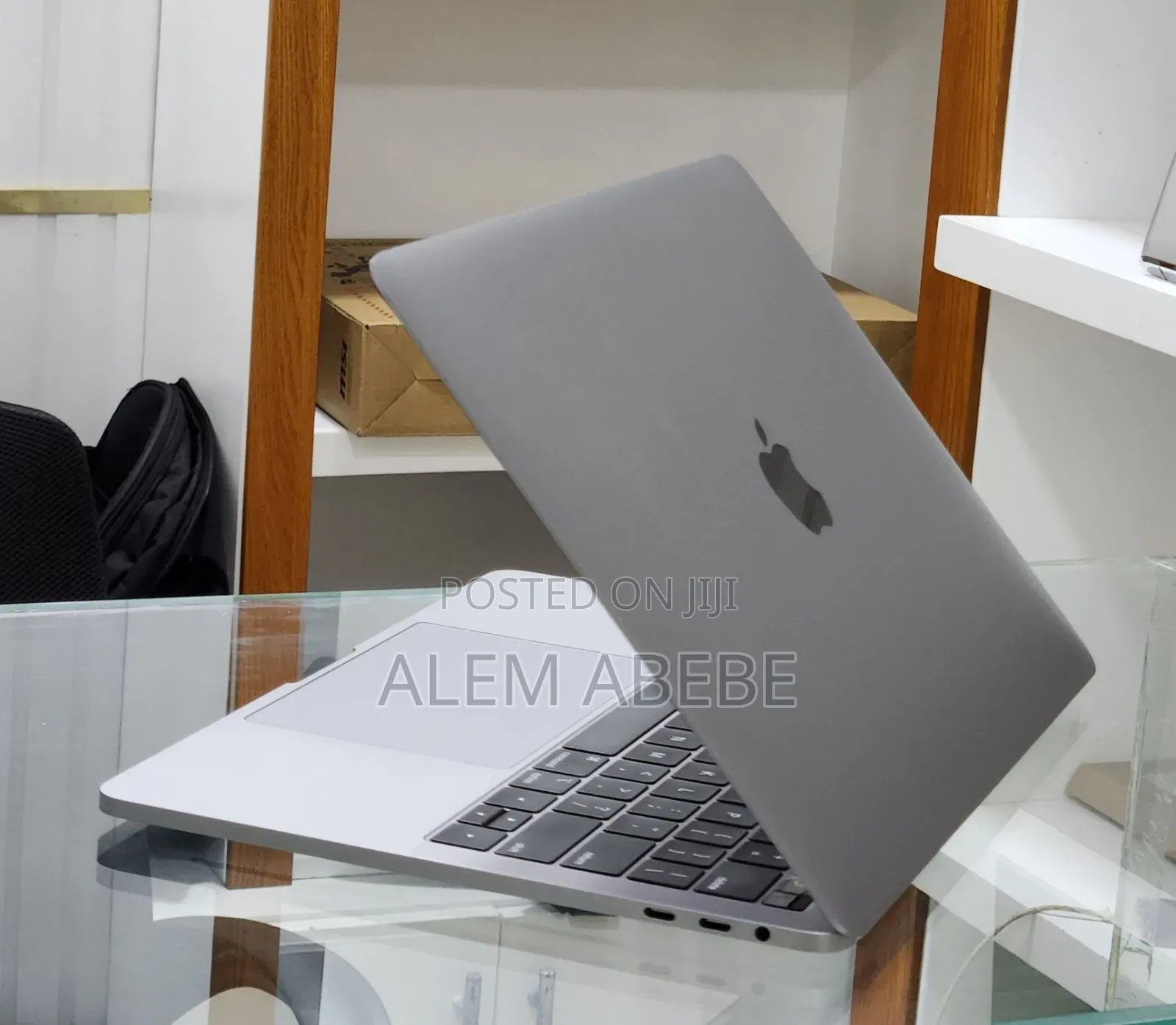 New Laptop Apple MacBook Pro 2019 16GB Intel Core i7 SSD 256GB