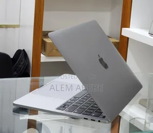 New Laptop Apple MacBook Pro 2019 16GB Intel Core i7 SSD 256GB