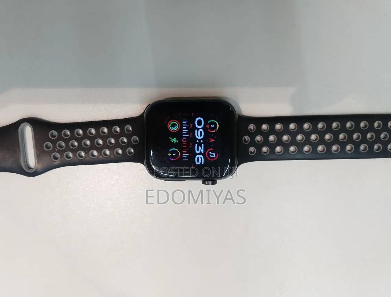 Smart Watch – Clean, Battery Strong, Sport Design