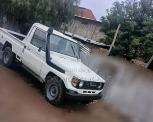 Toyota Land Cruiser 1989 White