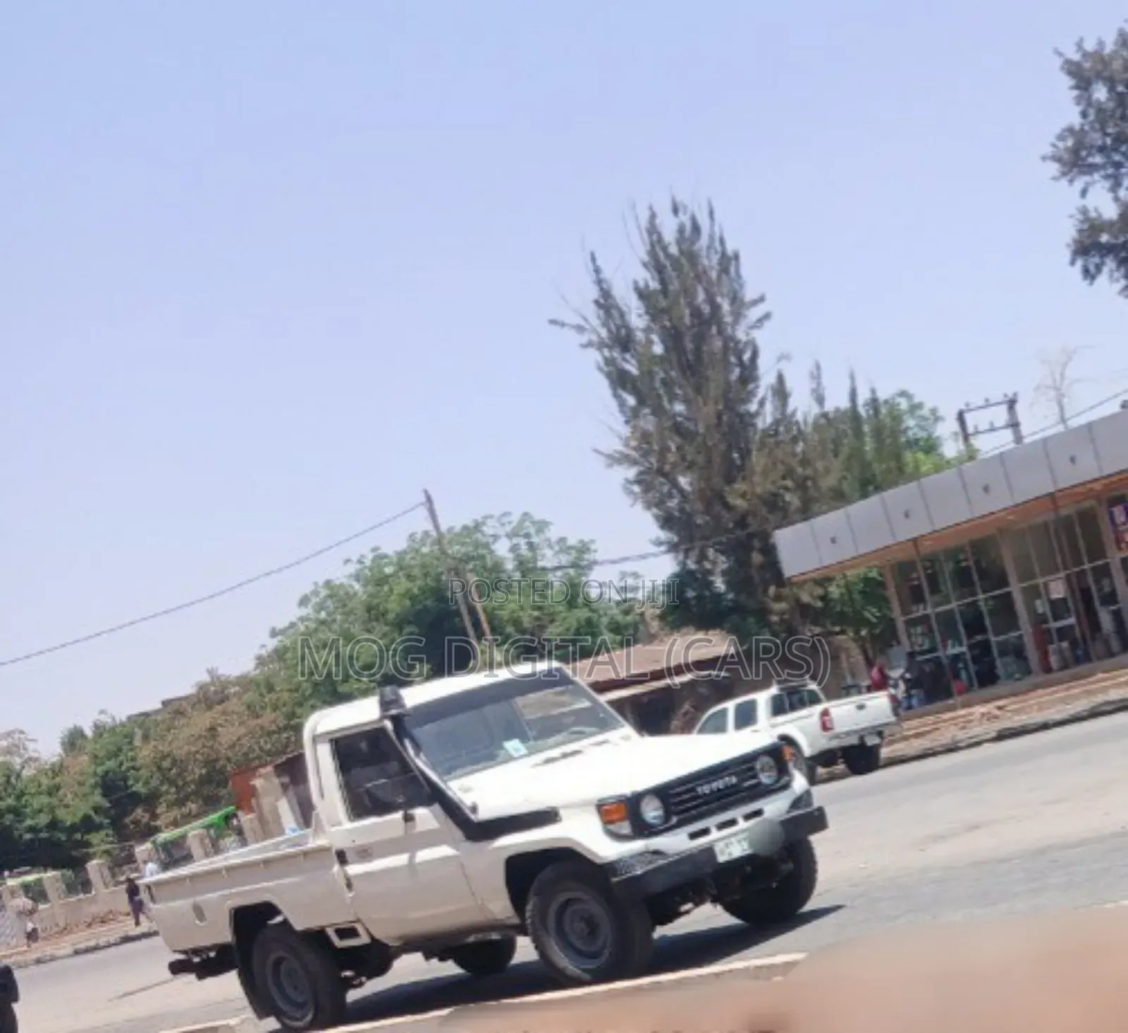 Toyota Land Cruiser 1989 White