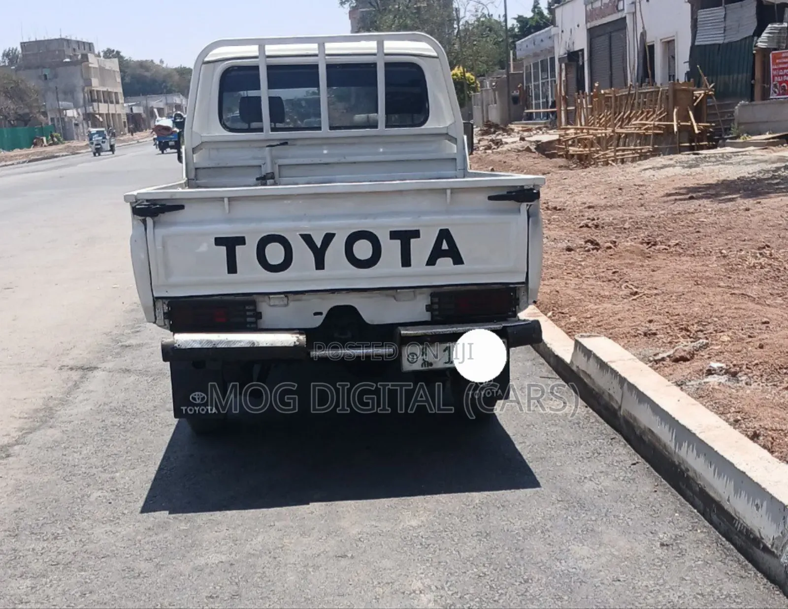 Toyota Land Cruiser 1989 White