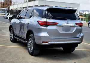 Toyota Fortuner 2023 Silver