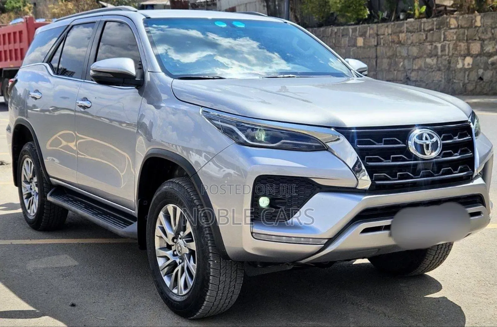 Toyota Fortuner 2023 Silver
