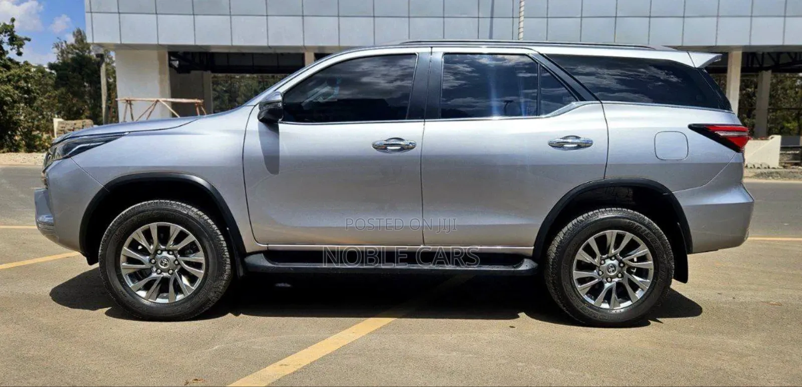 Toyota Fortuner 2023 Silver