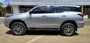 Toyota Fortuner 2023 Silver