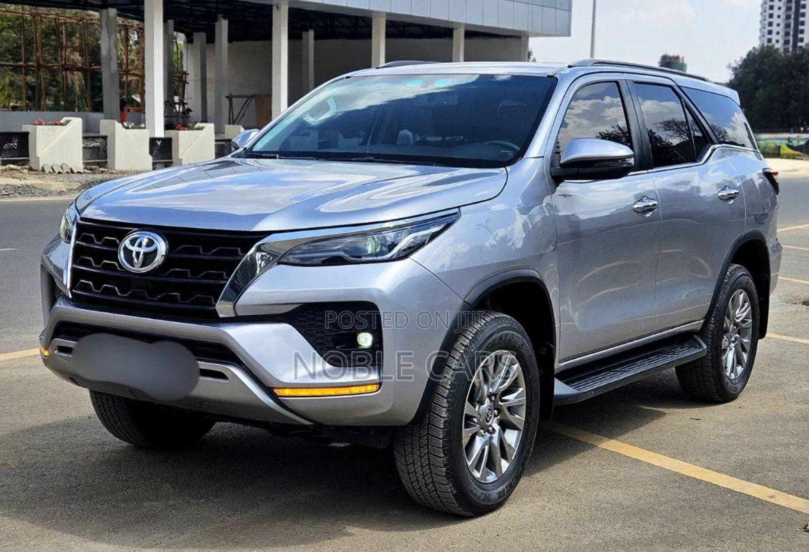 Toyota Fortuner 2023 Silver