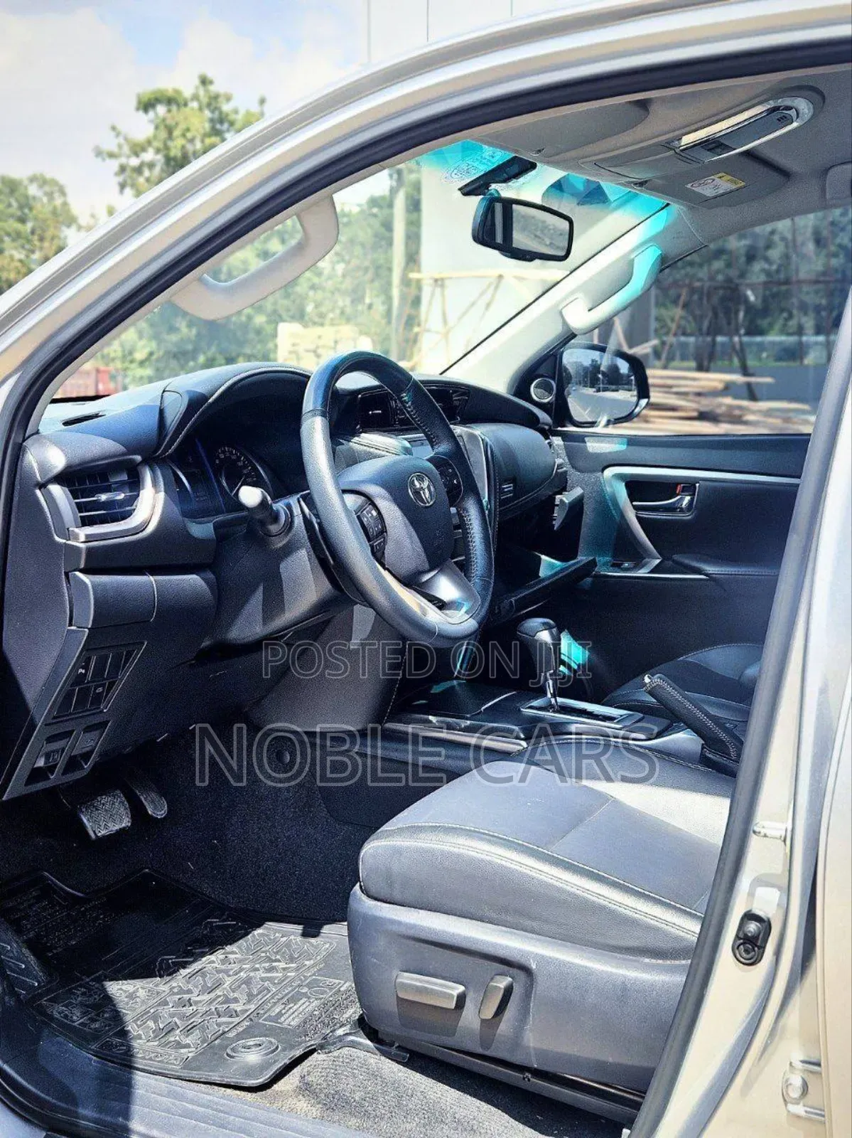 Toyota Fortuner 2023 Silver