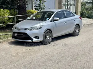 Toyota Yaris 2016 Silver