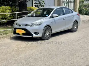 Toyota Yaris 2016 Silver
