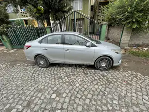 Toyota Yaris 2016 Silver