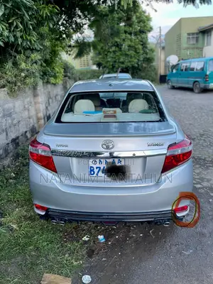 Toyota Yaris 2016 Silver