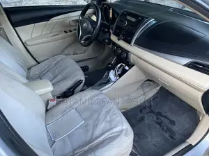 Toyota Yaris 2016 Silver