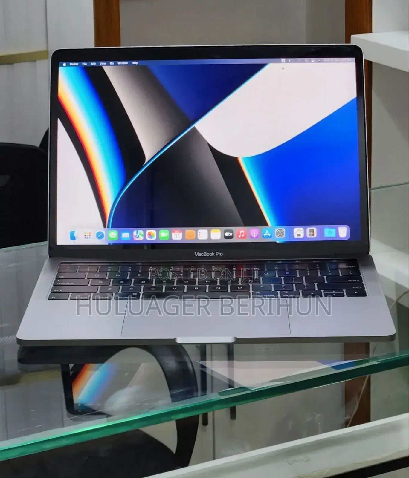 New Laptop Apple MacBook Pro 2019 16GB Intel Core i7 SSD 256GB