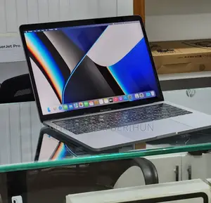 New Laptop Apple MacBook Pro 2019 16GB Intel Core i7 SSD 256GB