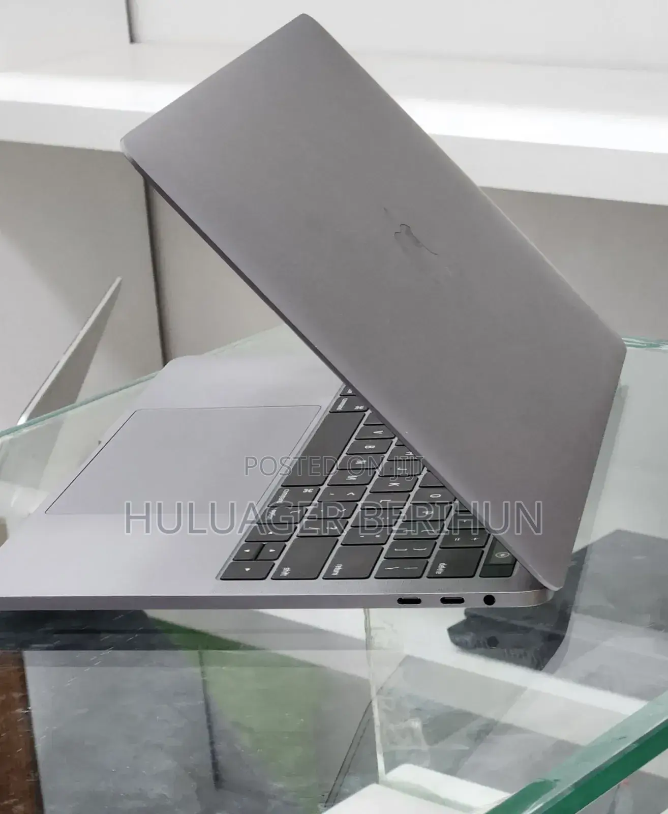 New Laptop Apple MacBook Pro 2019 16GB Intel Core i7 SSD 1T