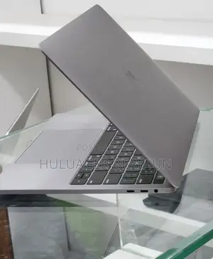 New Laptop Apple MacBook Pro 2019 16GB Intel Core i7 SSD 1T