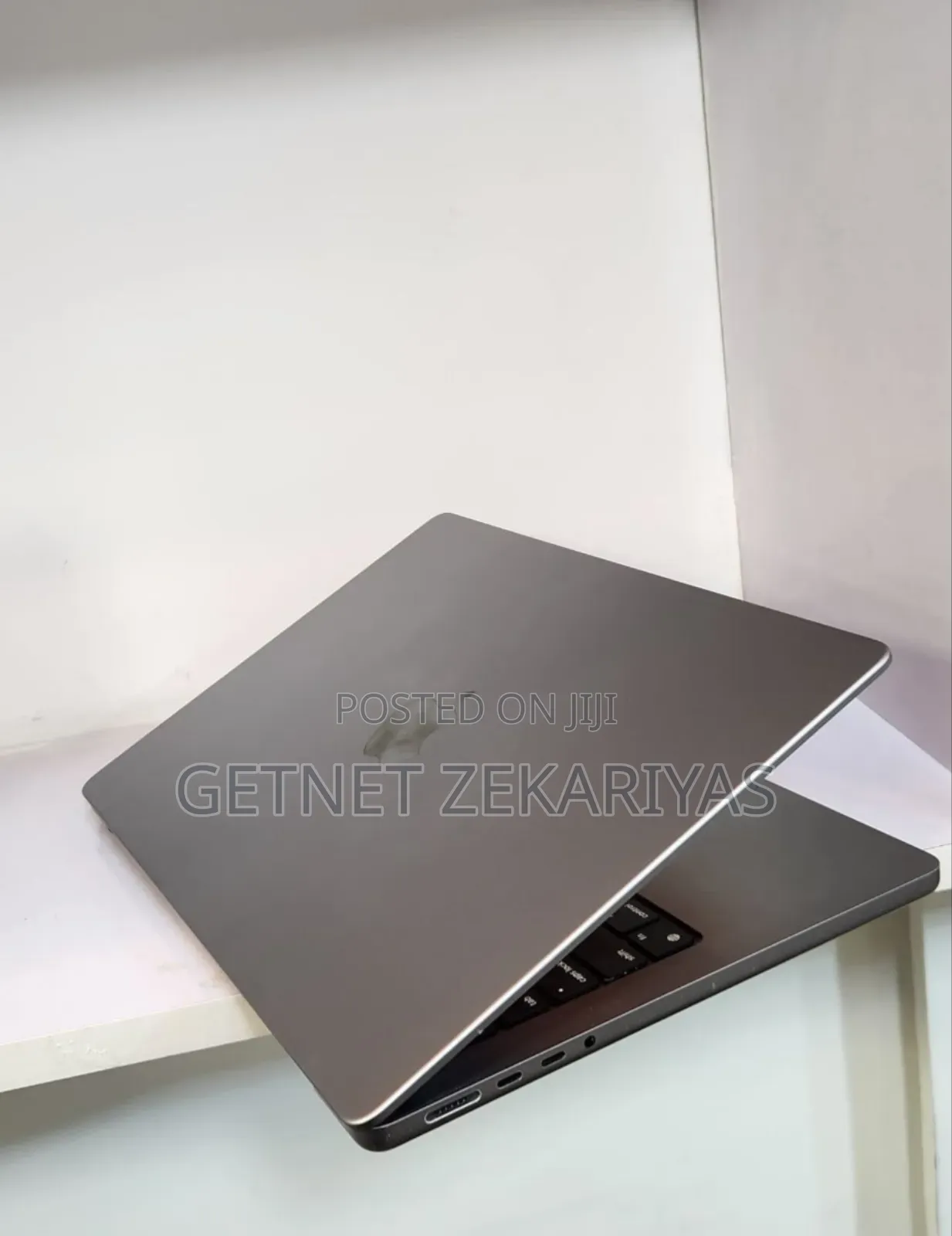 New Laptop Apple MacBook Pro M1 16GB Apple M1 Pro SSD 512GB