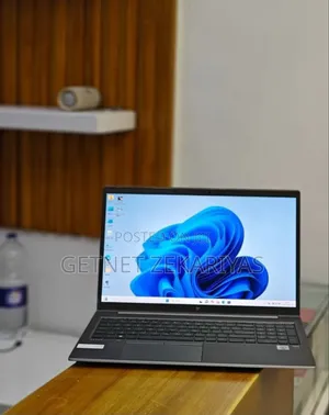 New Laptop HP ZBook Firefly 15 G7 16GB Intel Core i7 SSD 512GB
