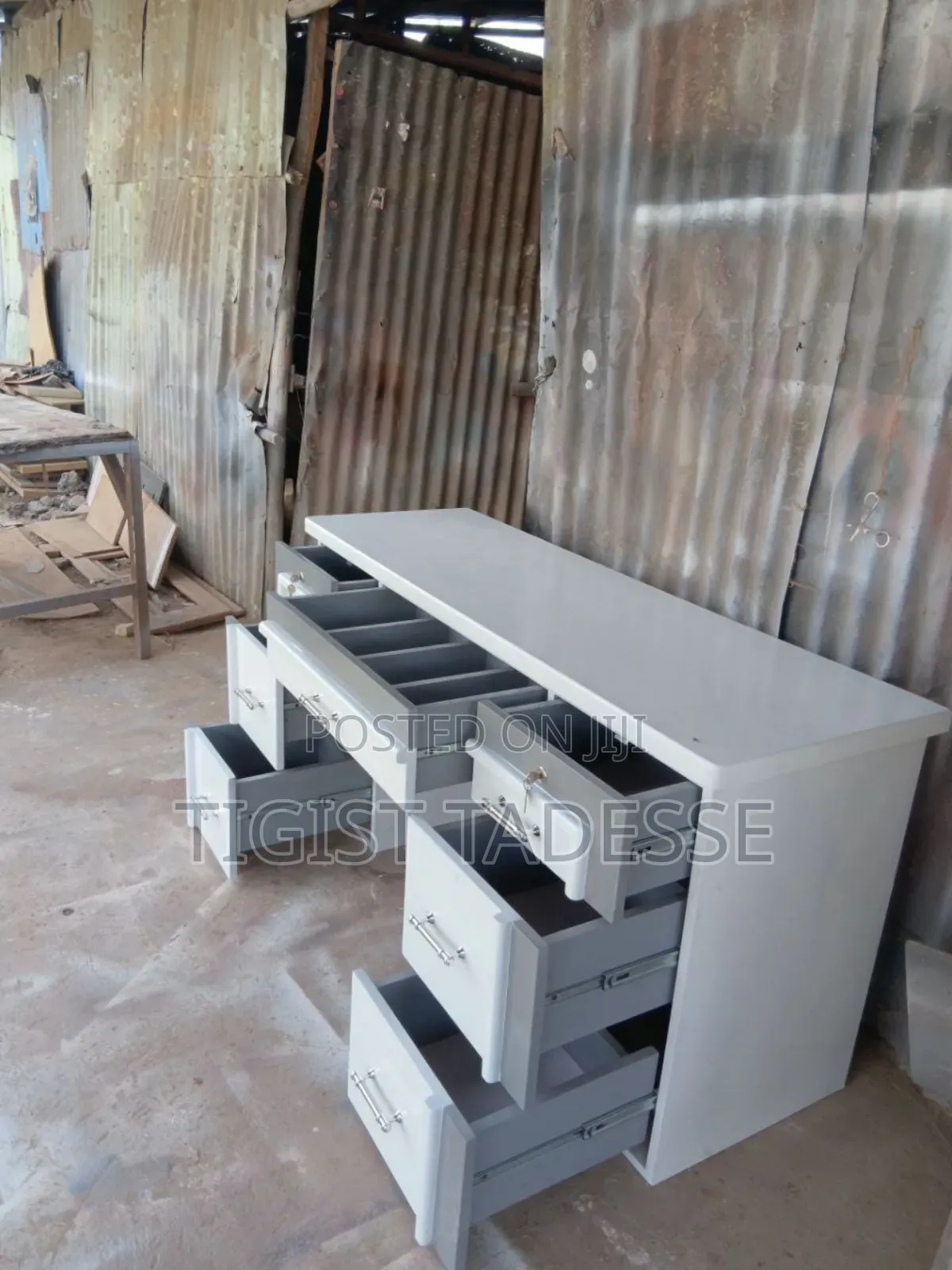 Dressing Table Made of HDF With Chair