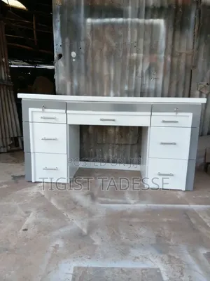 Dressing Table Made of HDF With Chair