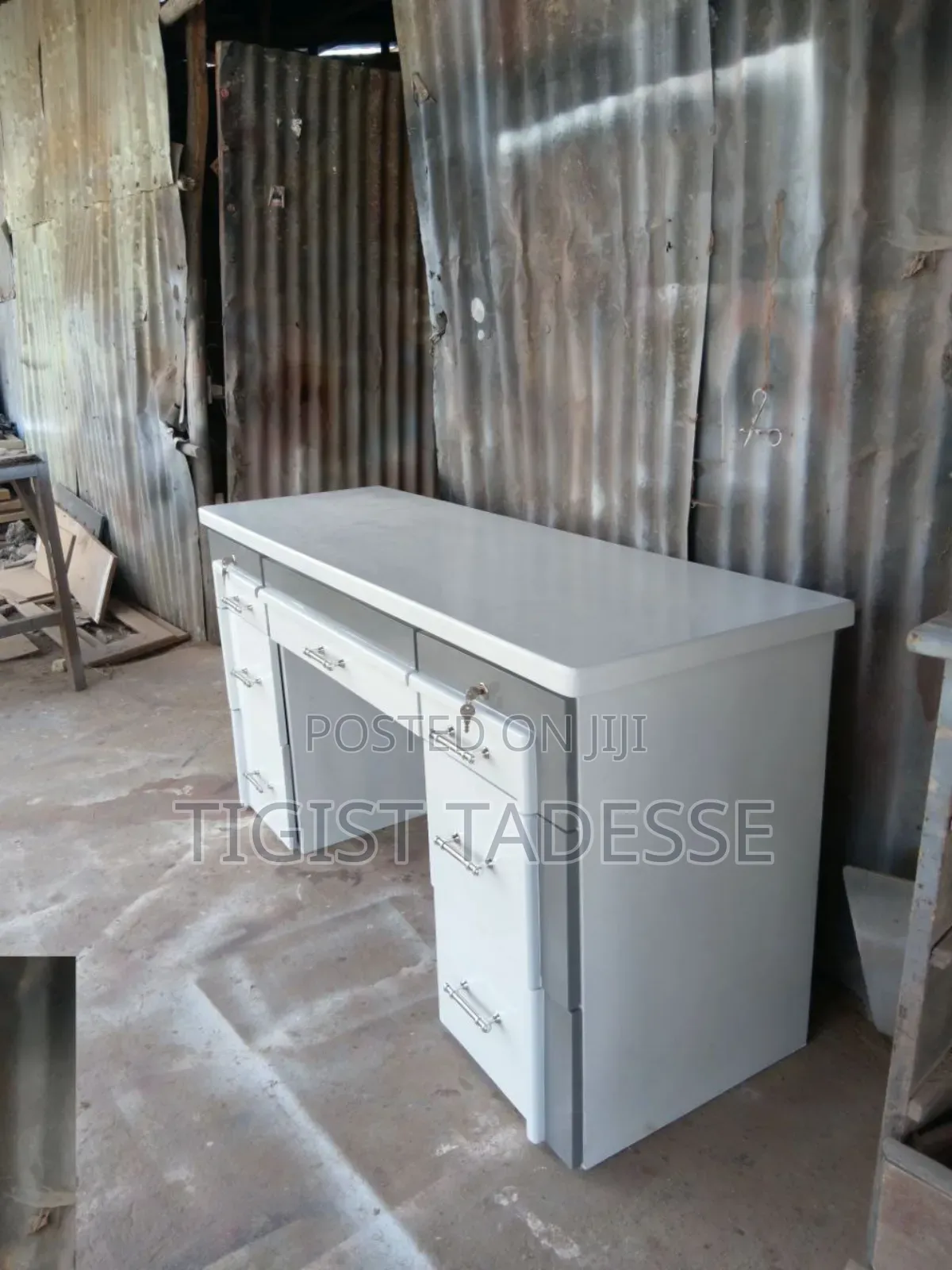 Dressing Table Made of HDF With Chair