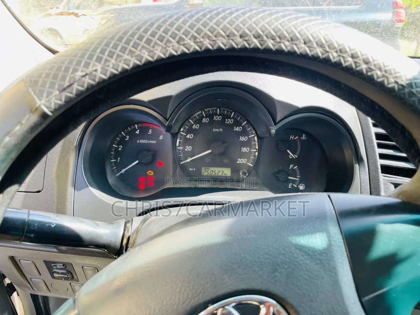 Toyota Hilux 2.5 D-4D 4X4 SRX 2012 White