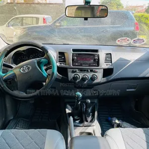Toyota Hilux 2012 Ivory