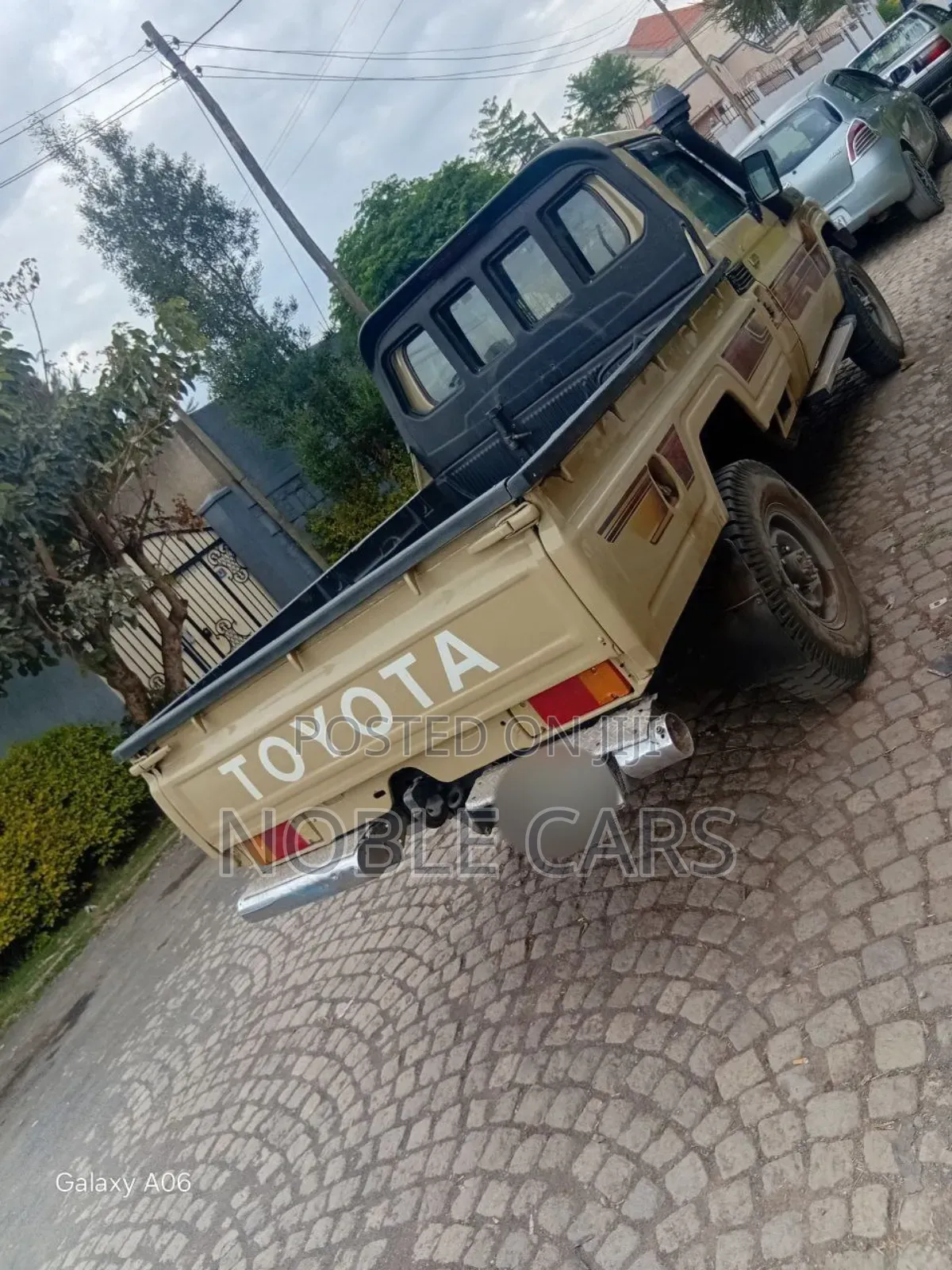 Toyota Land Cruiser 79 Series 2006 Gold
