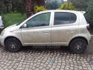 Toyota Vitz 2002 Silver