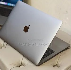 New Laptop Apple MacBook Pro 2019 16GB Intel Core i7 SSD 256GB