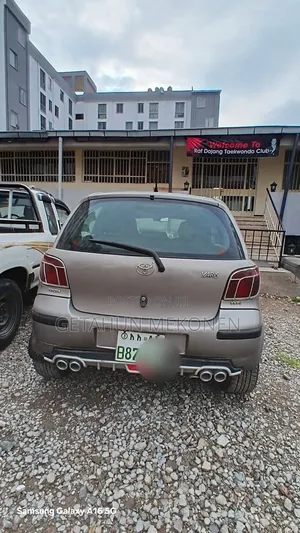 Toyota Vitz 2004 Gold