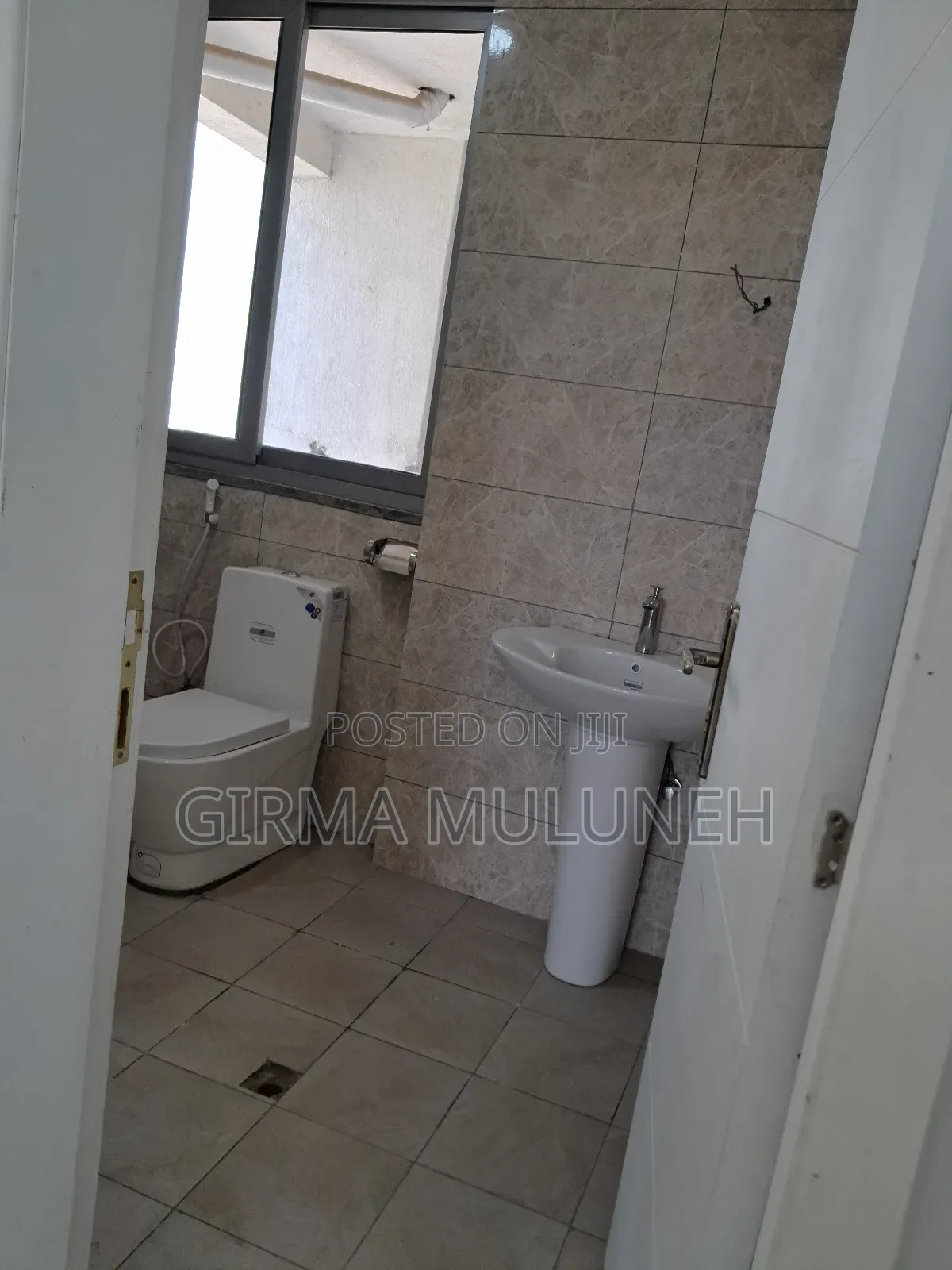 Furnished 4bdrm Apartment in አዲስ ህይወት ሆስፒታል, Bole for sale