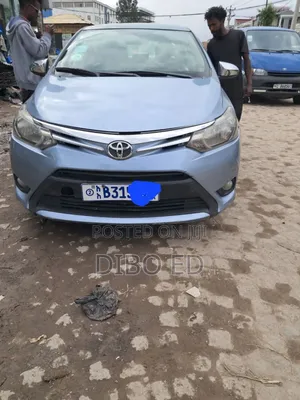 Toyota Yaris LE Hatchback 3dr 2014 Blue