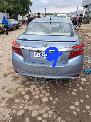 Toyota Yaris LE Hatchback 3dr 2014 Blue