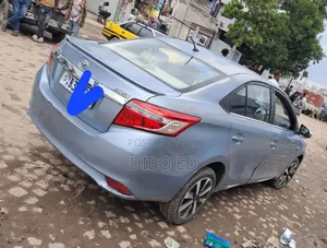 Toyota Yaris LE Hatchback 3dr 2014 Blue