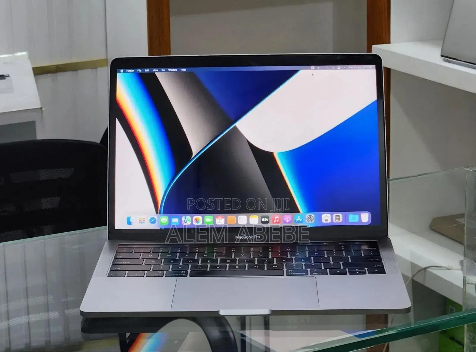 New Laptop Apple MacBook Pro 2019 16GB Intel Core i7 SSD 256GB