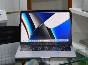 New Laptop Apple MacBook Pro 2019 16GB Intel Core i7 SSD 256GB