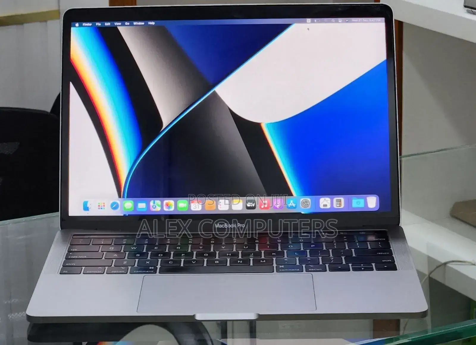 New Laptop Apple MacBook Pro 2019 16GB Intel Core i7 SSD 256GB