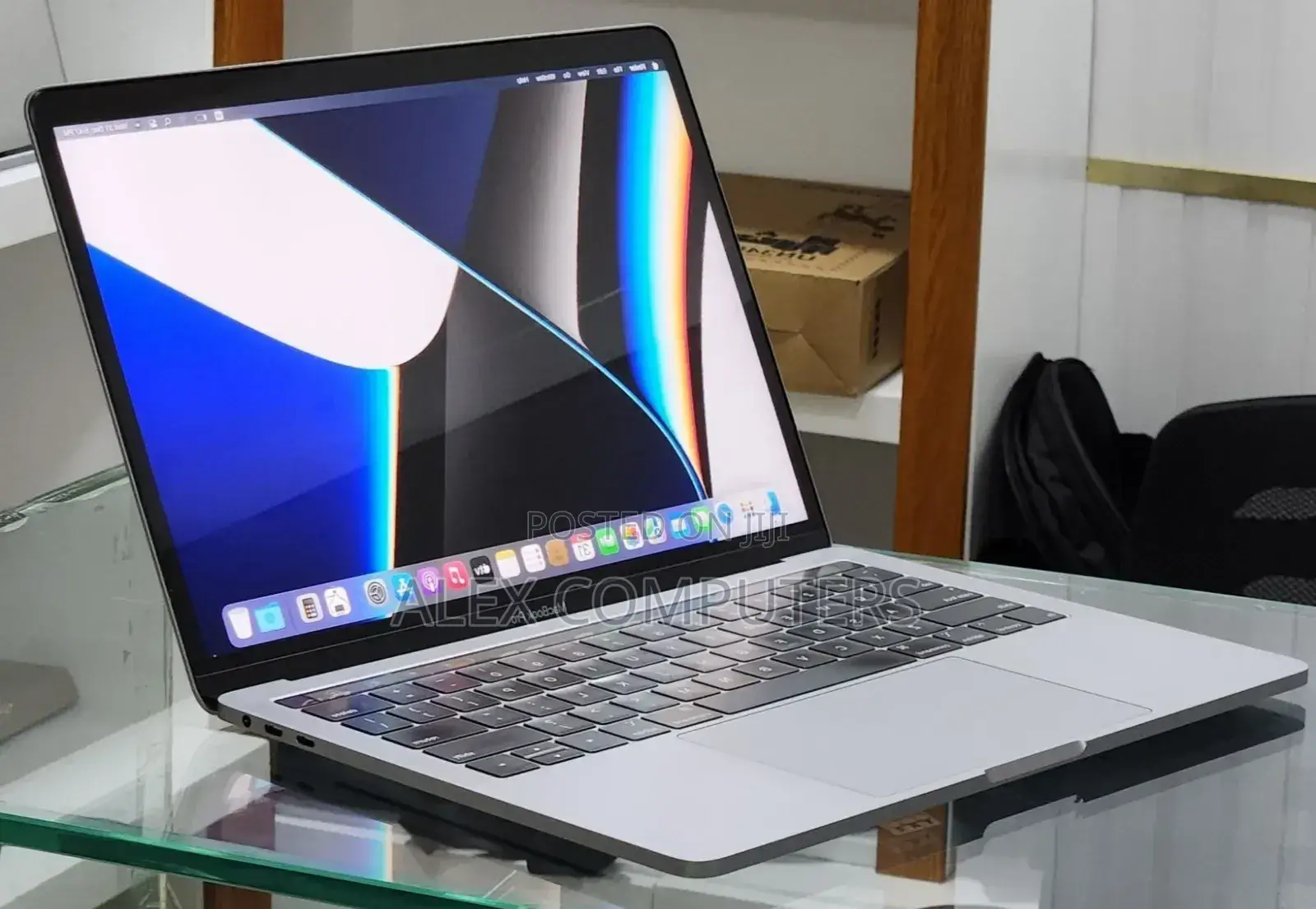New Laptop Apple MacBook Pro 2019 16GB Intel Core i7 SSD 256GB